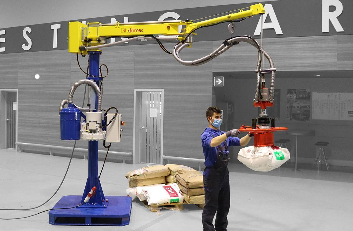 ergonomisch tillen en heffen dankzij ergonomische tilhulpen van arcadel